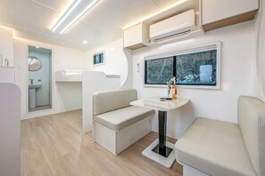 1 bedroom, free WiFi - Gangneung Good Camping Caravan Pension (Gangneung)