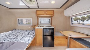 Basic Oda, 1 Yatak Odası (Mini Caravan 1 (Shared Bath, Kitchen)) | 1 yatak odası, ücretsiz kablosuz İnternet 