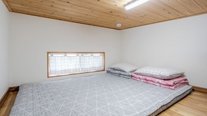 Basic Room, 1 Bedroom (Private Pension 2) | 1 bedroom, free WiFi - Gangneung Good Camping Caravan Pension (Gangneung)