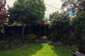 Property grounds - Quiet Family Guest Suite • 8-min to Airport • Great Amenities (Christchurch)