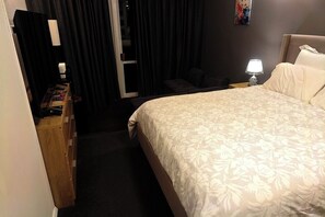 Room - Quiet Family Guest Suite • 8-min to Airport • Great Amenities (Christchurch)