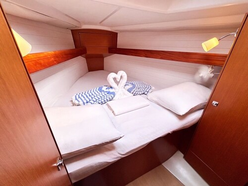 Caribbean Dream: Sun-soaked Sailing Adventure from Tortola, Islas Vírgenes Británicas