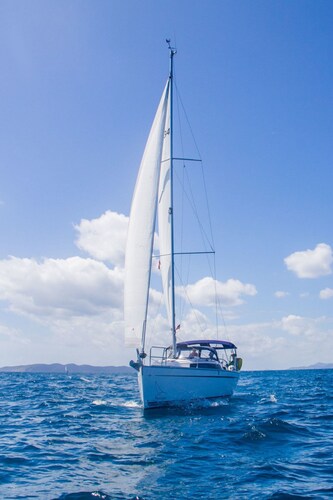 Caribbean Dream: Sun-soaked Sailing Adventure from Tortola, Islas Vírgenes Británicas
