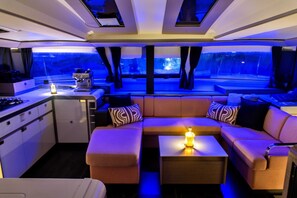 A modern interior with a kitchen, seating area, and large windows. - Caribbean Dream: Sun-soaked Sailing Adventure from Tortola, Islas Vírgenes Británicas (Road Town)