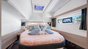 2 bedrooms, iron/ironing board