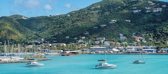 Caribbean Dream: Sun-soaked Sailing Adventure from Tortola, Islas Vírgenes Británicas