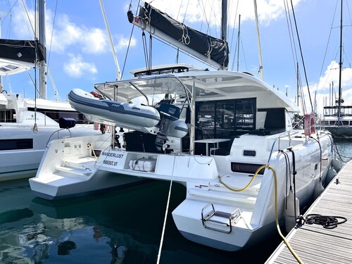 Caribbean Dream: Sun-soaked Sailing Adventure from Tortola, Islas Vírgenes Británicas