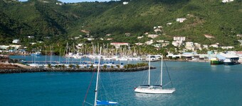 Caribbean Dream: Sun-soaked Sailing Adventure from Tortola, Islas Vírgenes Británicas