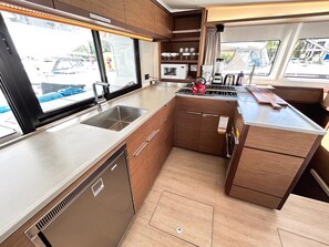 Private kitchen - Caribbean Dream: Sun-soaked Sailing Adventure from Tortola, Islas Vírgenes Británicas (Road Town)