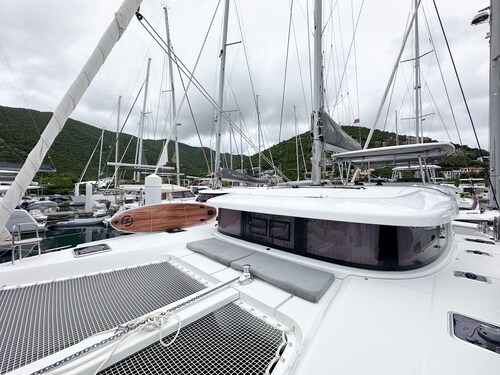 Caribbean Dream: Sun-soaked Sailing Adventure from Tortola, Islas Vírgenes Británicas