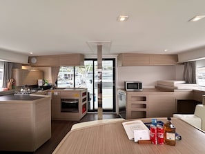 Private kitchen - Caribbean Dream: Sun-soaked Sailing Adventure from Tortola, Islas Vírgenes Británicas (Road Town)