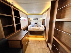 3 bedrooms, iron/ironing board - Caribbean Dream: Sun-soaked Sailing Adventure from Tortola, Islas Vírgenes Británicas (Road Town)
