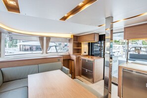 Interior - Caribbean Dream: Sun-soaked Sailing Adventure from Tortola, Islas Vírgenes Británicas (Road Town)