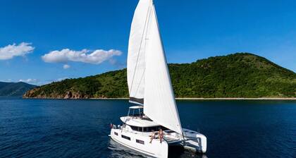 Caribbean Dream: Sun-soaked Sailing Adventure from Tortola, Islas Vírgenes Británicas