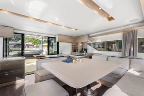 Dining - Caribbean Dream: Sun-soaked Sailing Adventure from Tortola, Islas Vírgenes Británicas (Road Town)