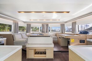 Interior - Caribbean Dream: Sun-soaked Sailing Adventure from Tortola, Islas Vírgenes Británicas (Road Town)