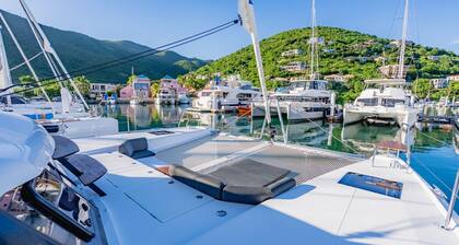 Caribbean Dream: Sun-soaked Sailing Adventure from Tortola, Islas Vírgenes Británicas