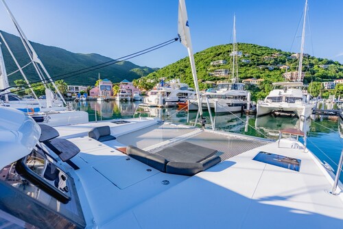 Caribbean Dream: Sun-soaked Sailing Adventure from Tortola, Islas Vírgenes Británicas