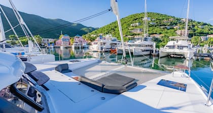 Caribbean Dream: Sun-soaked Sailing Adventure from Tortola, Islas Vírgenes Británicas