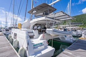 Marina - Caribbean Dream: Sun-soaked Sailing Adventure from Tortola, Islas Vírgenes Británicas (Road Town)