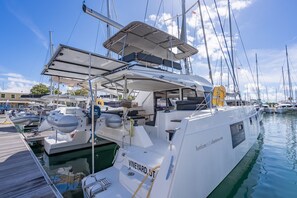 Marina - Caribbean Dream: Sun-soaked Sailing Adventure from Tortola, Islas Vírgenes Británicas (Road Town)