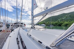 Marina - Caribbean Dream: Sun-soaked Sailing Adventure from Tortola, Islas Vírgenes Británicas (Road Town)