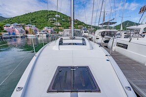 Marina - Caribbean Dream: Sun-soaked Sailing Adventure from Tortola, Islas Vírgenes Británicas (Road Town)
