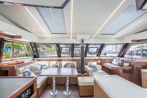 Interior - Caribbean Dream: Sun-soaked Sailing Adventure from Tortola, Islas Vírgenes Británicas (Road Town)
