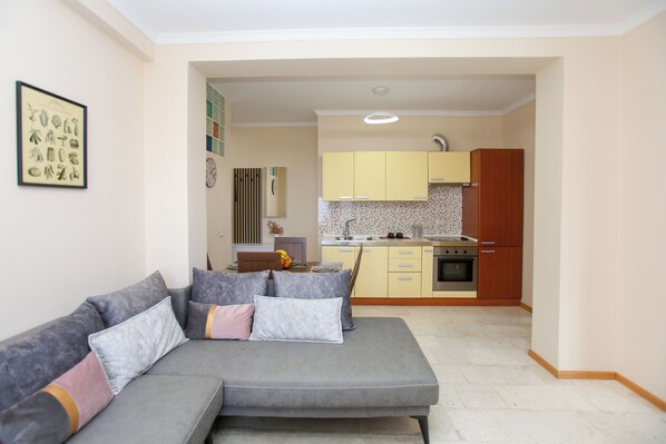 Family Apartment, Multiple Bedrooms, Mountainside (Vlora Sunset Apartment) | Living area - Vlora Sunset Apartment (Vlorë)