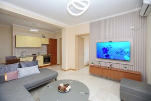 Appartement familial, plusieurs chambres, côté montagne (Vlora Sunset Apartment) | Aire de séjour
