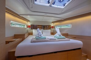 2 bedrooms, iron/ironing board - Caribbean Dream: Sun-soaked Sailing Adventure from Tortola, Islas Vírgenes Británicas (Road Town)