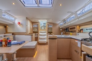 Dining - Caribbean Dream: Sun-soaked Sailing Adventure from Tortola, Islas Vírgenes Británicas (Road Town)