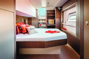 4 bedrooms, iron/ironing board
