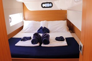 4 bedrooms, iron/ironing board - Caribbean Dream: Sun-soaked Sailing Adventure from Tortola, Islas Vírgenes Británicas (Road Town)