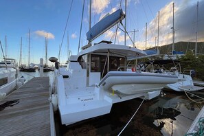 Marina - Caribbean Dream: Sun-soaked Sailing Adventure from Tortola, Islas Vírgenes Británicas (Road Town)
