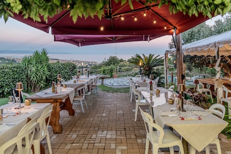 Outdoor dining. Studio 'Arcobaleno' with Sea View Balcony, Wi-Fi and Air Conditioning