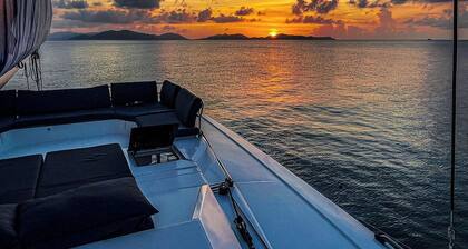 Caribbean Dream: Sun-soaked Sailing Adventure from Tortola, Islas Vírgenes Británicas