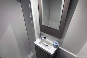 Bathroom - Caribbean Dream: Sun-soaked Sailing Adventure from Tortola, Islas Vírgenes Británicas (Road Town)