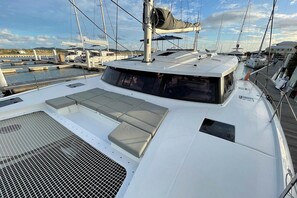 Marina - Caribbean Dream: Sun-soaked Sailing Adventure from Tortola, Islas Vírgenes Británicas (Road Town)