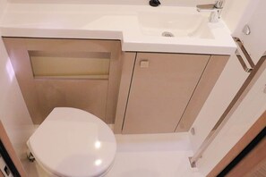Bathroom - Caribbean Dream: Sun-soaked Sailing Adventure from Tortola, Islas Vírgenes Británicas (Road Town)
