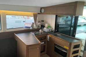 Private kitchen - Caribbean Dream: Sun-soaked Sailing Adventure from Tortola, Islas Vírgenes Británicas (Road Town)