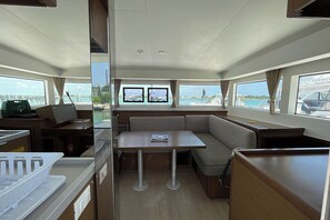Interior - Caribbean Dream: Sun-soaked Sailing Adventure from Tortola, Islas Vírgenes Británicas (Road Town)