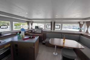 Private kitchen - Caribbean Dream: Sun-soaked Sailing Adventure from Tortola, Islas Vírgenes Británicas (Road Town)