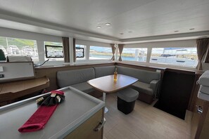 Interior - Caribbean Dream: Sun-soaked Sailing Adventure from Tortola, Islas Vírgenes Británicas (Road Town)