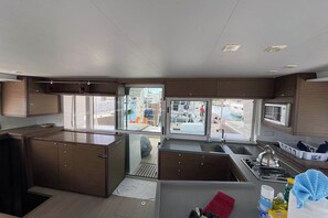 Private kitchen - Caribbean Dream: Sun-soaked Sailing Adventure from Tortola, Islas Vírgenes Británicas (Road Town)