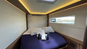 6 bedrooms, in-room safe