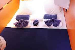6 bedrooms, in-room safe