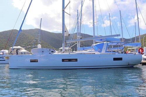 Caribbean Dream: Sun-soaked Sailing Adventure from Tortola, Islas Vírgenes Británicas