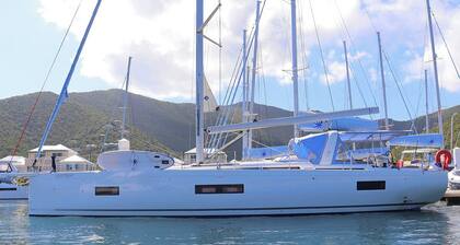 Caribbean Dream: Sun-soaked Sailing Adventure from Tortola, Islas Vírgenes Británicas