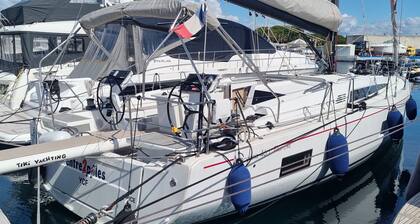 Sun-Kissed Sailing Adventure in Provence-Alpes-Côte d'Azur